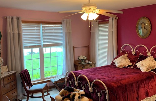 Milford Bed & Breakfast | 3 guestrooms with attached and shared bath