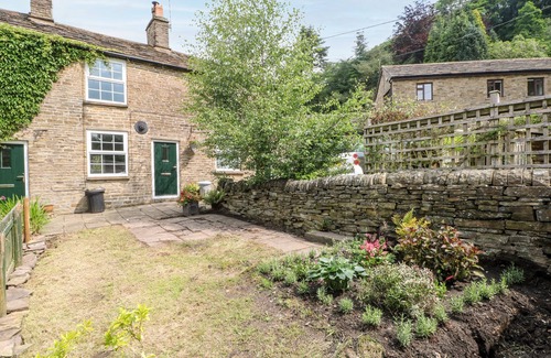 Kerridge Cottage | 3 HIGHER LANE, romantic, character holiday cottage in Bollington