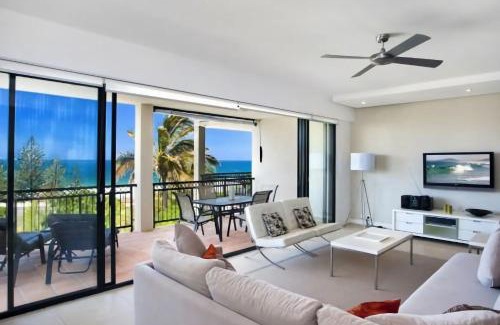 Sunshine Beach Apartment | 3 Hilltop Villas White Water Views from the Heart of Sunshine