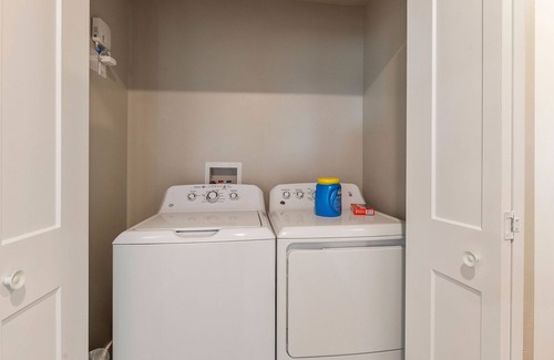 Cedar City Apartment | 3 KINGS | 400+ Wi-Fi | National Parks | Long Stays
