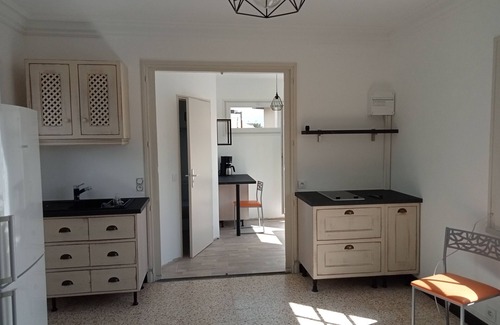 Le Pontet Apartment | 3 kms from Avignon, quiet 40 m² studio, ideal for 2 people