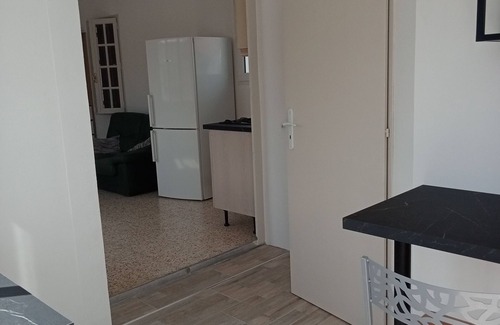 Le Pontet Apartment | 3 kms from Avignon, quiet 40 m² studio, ideal for 2 people