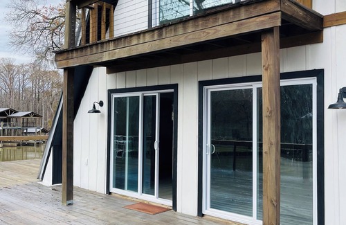 Burnside House | 3 levels, 3 bed room spacious waterfront home is located in the Maurepas Swamp
