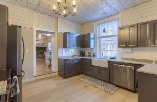 Annville House | 3 Levels w/Gameroom, Firepit, Grill Near Hershey Walkable To Restaurants & Bars