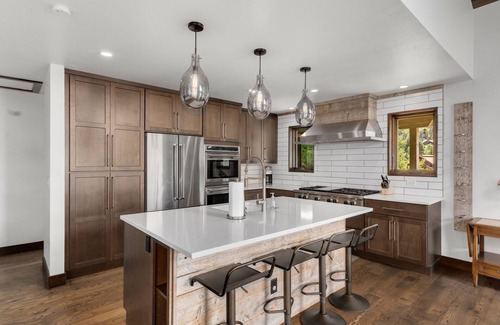 Steamboat Springs House | 3 Living Areas - 2 Kitchens - Deck with Serene Views