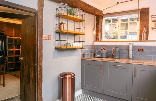 City Centre Cottage | 3 MASONS COURT, family friendly in Stratford-Upon-Avon