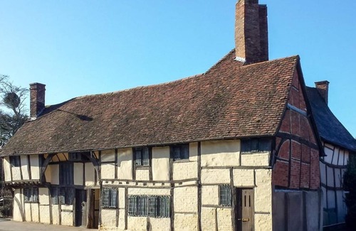 City Centre Cottage | 3 MASONS COURT, family friendly in Stratford-Upon-Avon