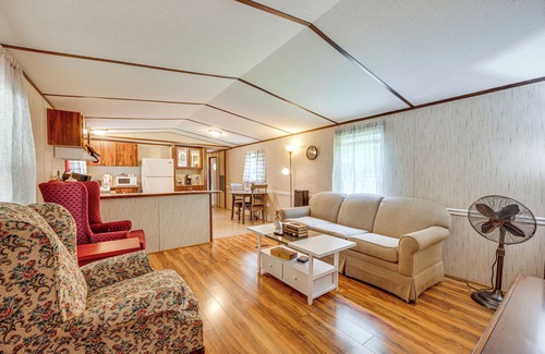 New London House | 3 Mi to Badin Lake: Quiet New London Retreat
