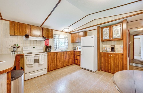 New London House | 3 Mi to Badin Lake: Quiet New London Retreat