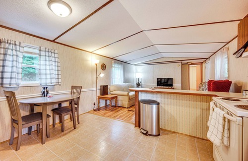 New London House | 3 Mi to Badin Lake: Quiet New London Retreat