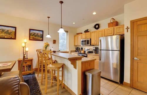 Willow Grove Condo | 3 Mi to Dillon Reservoir: Condo w/Hot Tub Access!