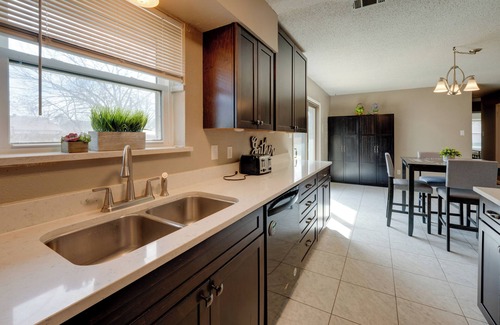 Denton House | 3 Mi to Dtwn Denton: Getaway w/Furnished Patio!