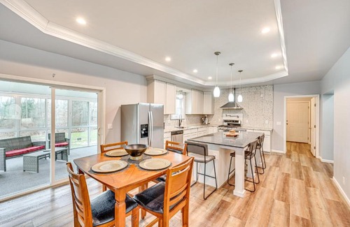 South Haven House | 3 Mi to Dtwn Family-Friendly Home in South Haven!