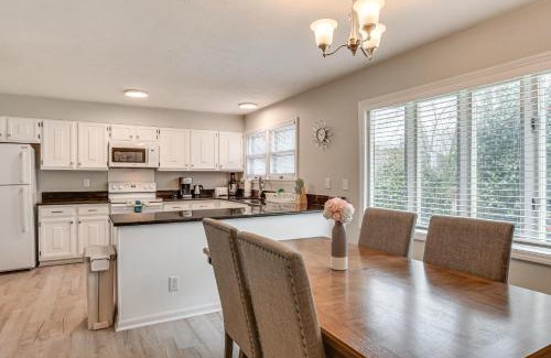 Terry Sanford House | 3 Mi to Dtwn Fayetteville Home with Pool Table