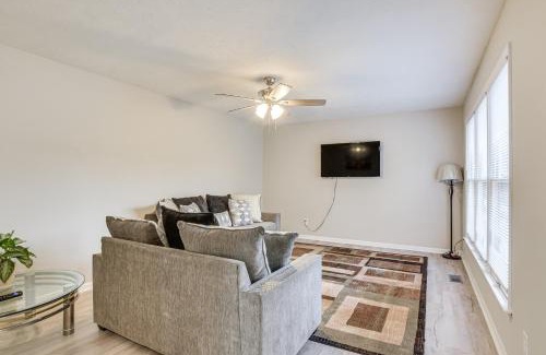 Terry Sanford House | 3 Mi to Dtwn Fayetteville Home with Pool Table