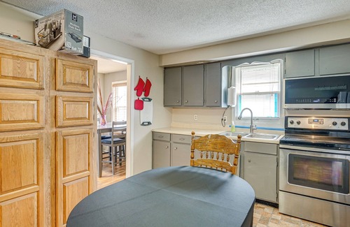 Fort Wayne House | 3 Mi to Dtwn Fort Wayne: Home w/Deck & Yard!