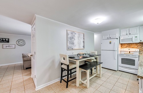 Hickory Apartment | 3 Mi to Dtwn: Hickory Home Base w/Patio!