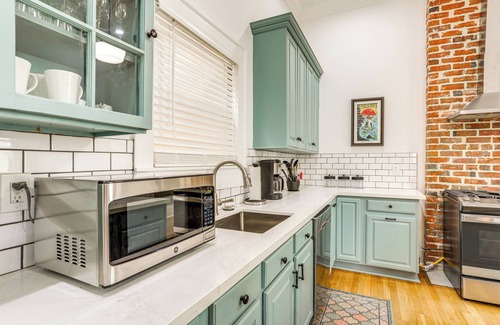 Mid-City House | 3 Mi to Dtwn New Orleans: Historic Cottage w/Yard