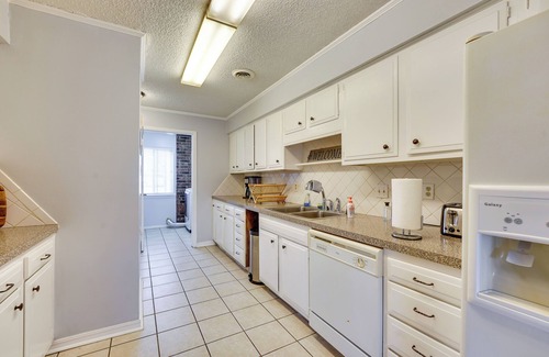 Fort Smith Condo | 3 Mi to Dtwn: Spacious Condo in Fort Smith