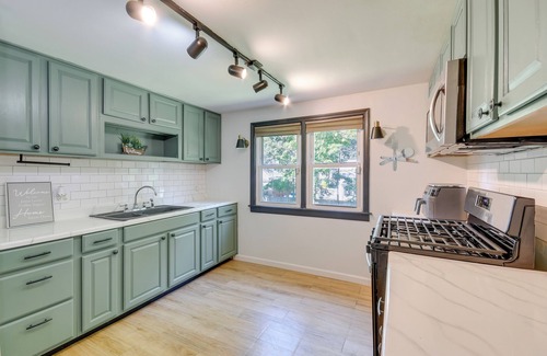 Syracuse House | 3 Mi to Dtwn Syracuse: Home w/Fenced Yard!