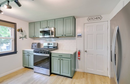 Syracuse House | 3 Mi to Dtwn Syracuse: Home w/Fenced Yard!