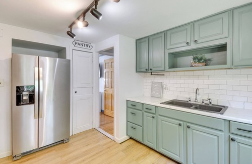 Syracuse House | 3 Mi to Dtwn Syracuse: Home w/Fenced Yard!