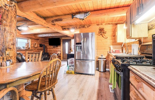 Sterling Cabin | 3 Mi to Kenai River: Secluded Sterling Cabin!