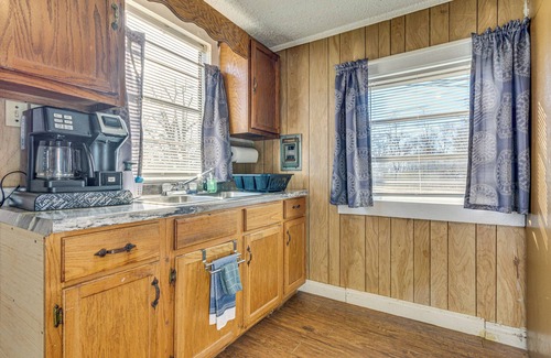 Pine Bluff House | 3 Mi to Lake Saracen: Pine Bluff Home w/Grill!