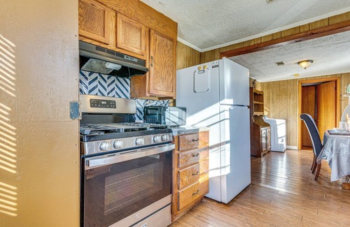 Pine Bluff House | 3 Mi to Lake Saracen: Pine Bluff Home w/Grill!