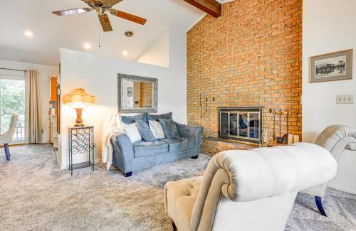 Lansing Apartment | 3 Mi to Michigan State Apt with Patio in Lansing!