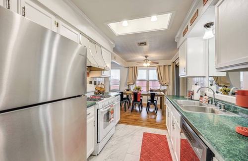 Universal City House | 3 Mi to Randolph AFB: Family Home w/Poker Table!