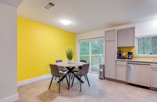 Grogan's Mill House | 3 Mi to The Woodlands: Warm & Welcoming Home!