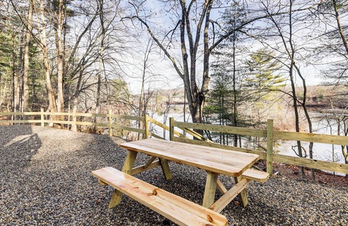 Mansfield Depot Apartment | < 3 Mi to UConn: Peaceful Home on Pine lake