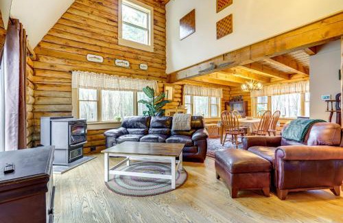Sunderland House | 3 Mi to UMass Amherst Peaceful New England Cabin