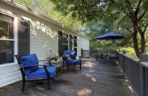 Hampstead House | 3 Miles from Surf City Beaches & Pet Friendly