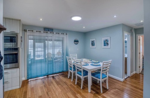 Whitney Beach House | 3 miles to AMI beach, 3 bed 2 bath, 5 miles to IMG