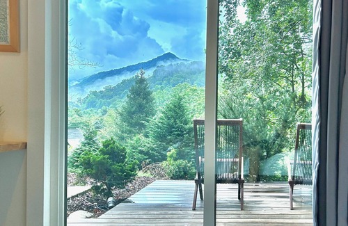 Cataloochee Ranch Cabin | 3 Miles to Cataloochee Ski Area/Easy Access/No 4x4 needed/Heated Floors