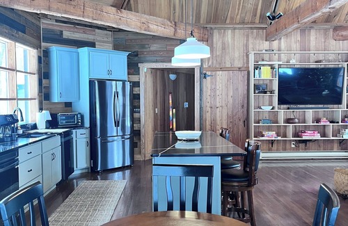 Jefferson Township Ski Chalet | 3 Miles to Hidden Valley! Secluded 3BR + loft w/WiFi, Hot Tub & Swimming Pool.