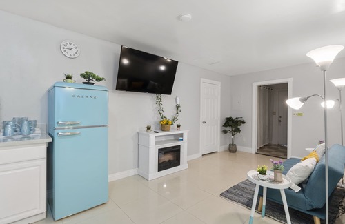 Las Vegas House | 3 miles to the strip 1 BR 1 bath with private entry/yard In-Law house. Peaceful