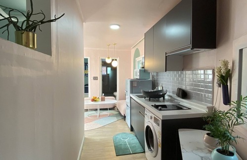 Itaewon House | 3 min @Itaewon Stn - PL. Modern Tasty (w/rooftop)