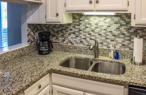 South Beach Condo | 3 Min Walk to Beach & Marina-Free Bikes/Pool/Tennis