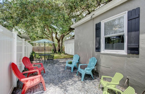Saint Simons Island House | 3-Min Walk to Beach Dog-Friendly 1940s Charm St. Simons Island
