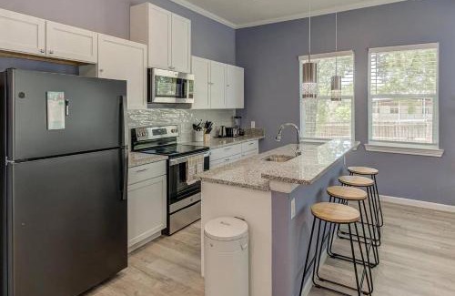 Brazos House | 3 mins from Magnolia, Baylor, and Downtown Waco