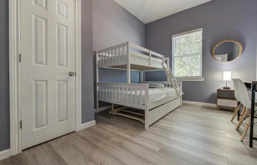 Brazos House | 3 mins from Magnolia, Baylor, and Downtown Waco