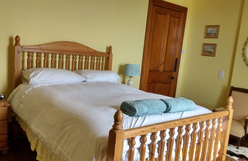 Lossiemouth House | 3 mins to gorgeous quiet beach, seaviews, large rooms with plenty of space