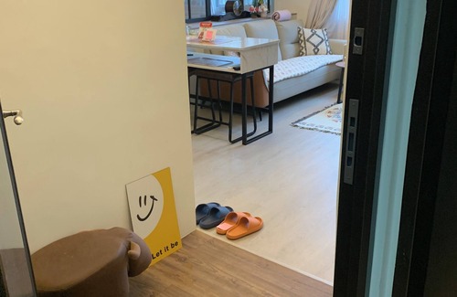Daan Apartment | 3 Mins Walking from MRT. Near 101/Night Market