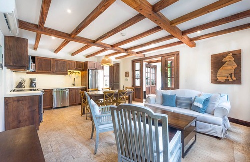 Las Catalinas Apartment | 3 Minute Walk to the Beach, Fountain & Patio at Las Catalinas
