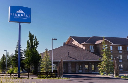 Pinedale House | 3-minute walk to Rendezvous Meadows! Next to a golf course, w/indoor pool & gym