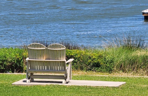 Atlantic Beach Apartment | 3 Minute walk to the ocean, Overlooks the pool!