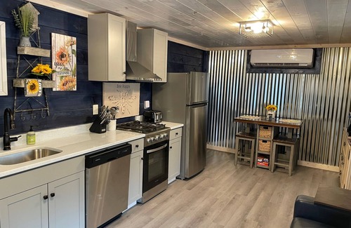 Blue Ridge House | 3 Minutes to Downtown Blue Ridge. Fully updated barn Studio.